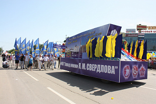 Праздничное шествие колонны в День города
